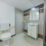 Shaka's Flat Apartment *