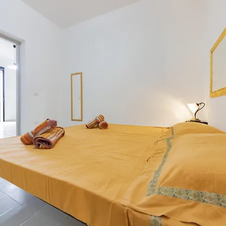 Shaka's Flat Apartment *